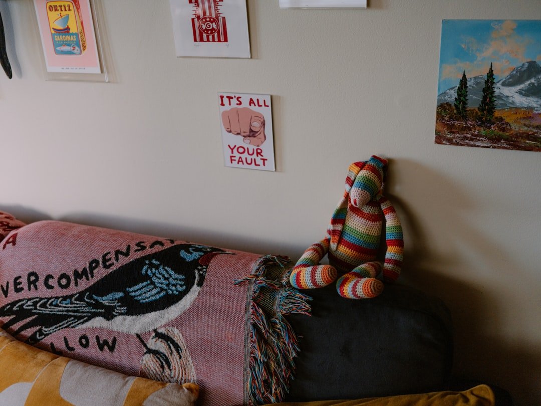 部屋に絵画を飾るメリットとは？失敗しない選び方のポイントを解説 - FROM ARTIST