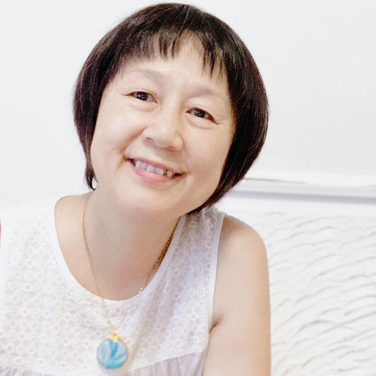 色が語る感情の旅──久田あつ子のIRONOEが織りなす静謐と開放