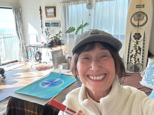 舟に乗って、意識の海を渡る――kumi happy artの瞑想世界 - FROM ARTIST