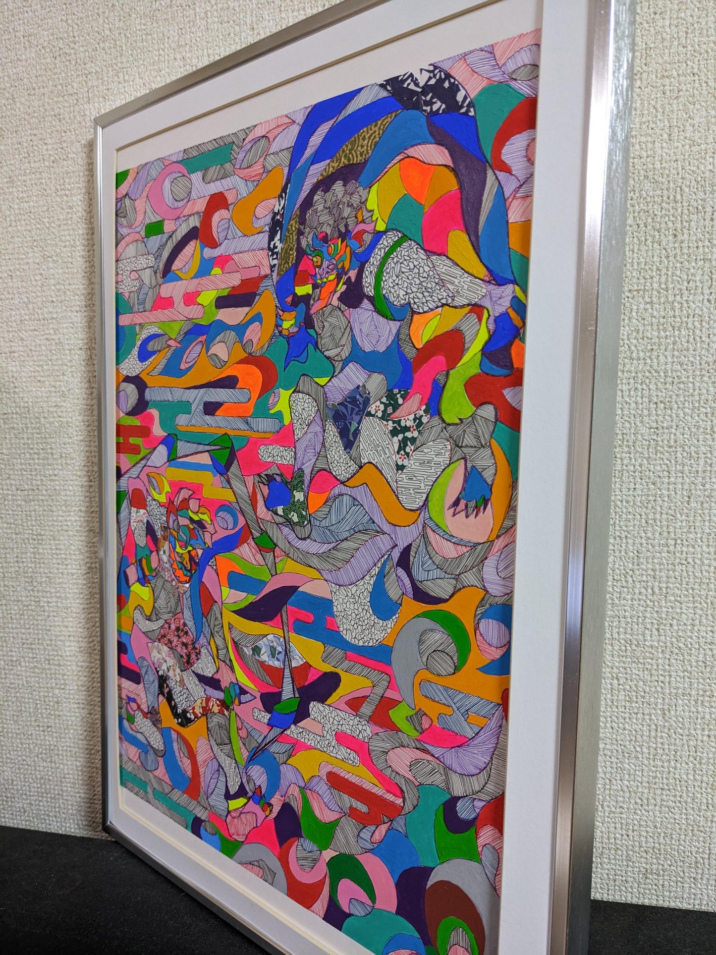 色彩のうねりに宿るもの