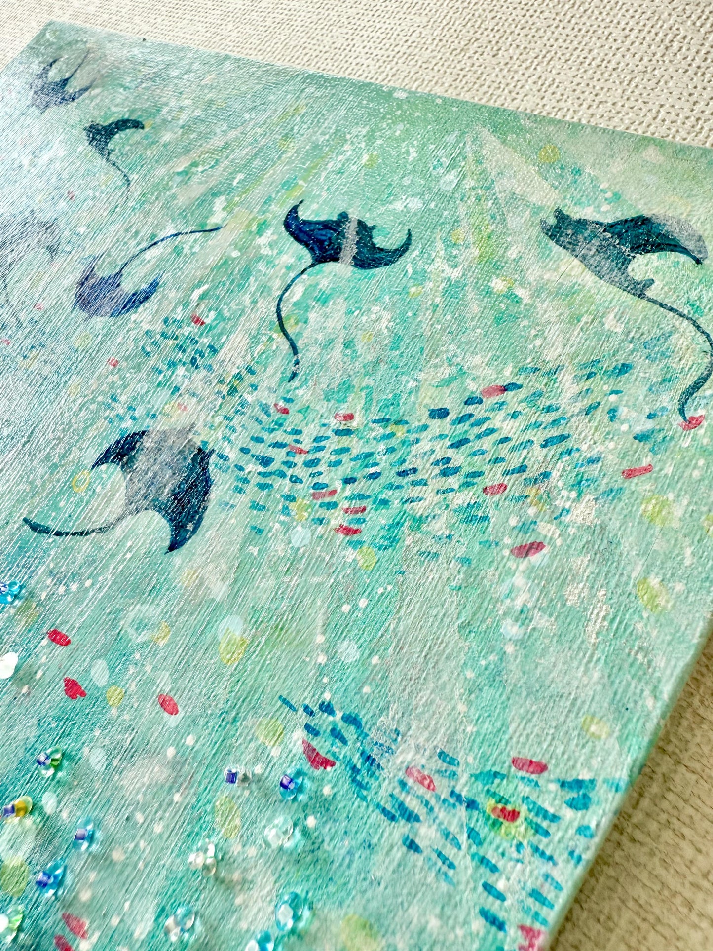 海の中のエイ