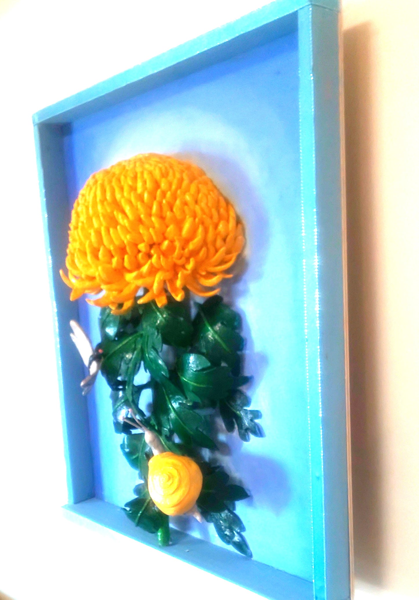 「菊と近寄る昆虫」の立体絵画